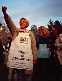 Sindikalna aktivistkinja Asocijacije slobodnih i nezavisnih sindikata (danas bliski LDP) u Petooktobarskoj revoluciji