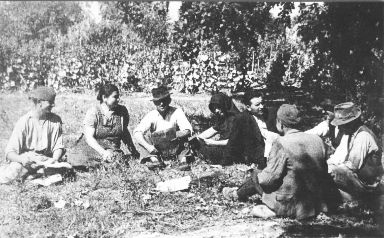 Sastanak mesnog NOO-a u Sremu 1941. godine.